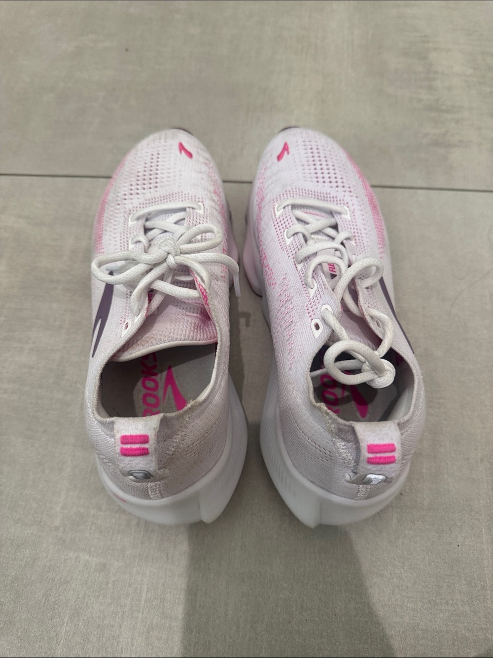 Brooks Running Shoes – Women’s Size 9 - Picture 2 of 5